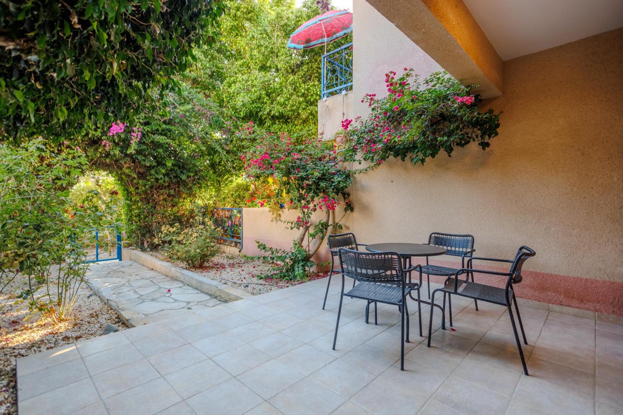 Holiday home Seaside Sun Kissed House With Pool In Tourist Area