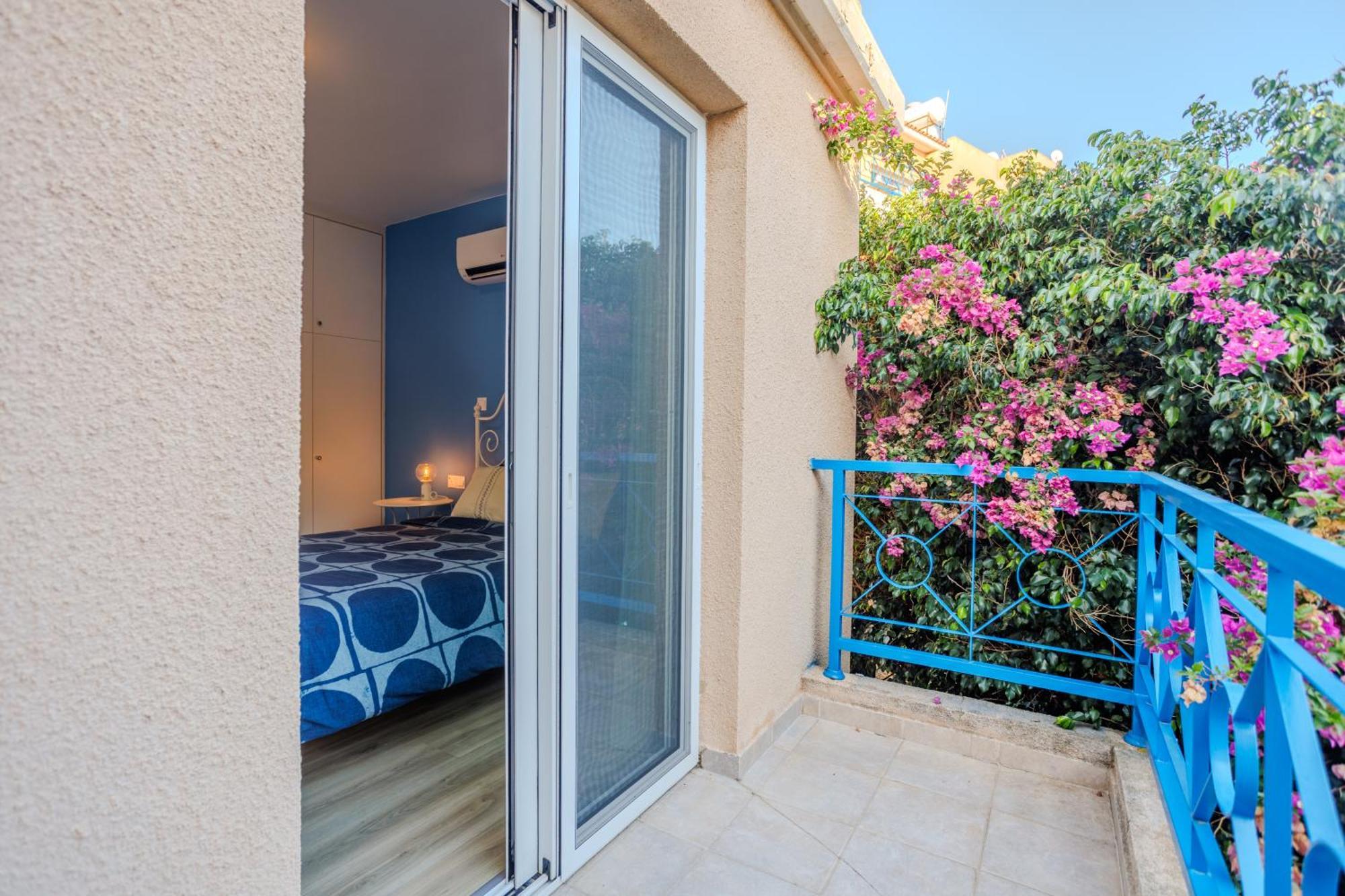 Seaside Sun Kissed House With Pool In Tourist Area Hébergement de vacances Paphos