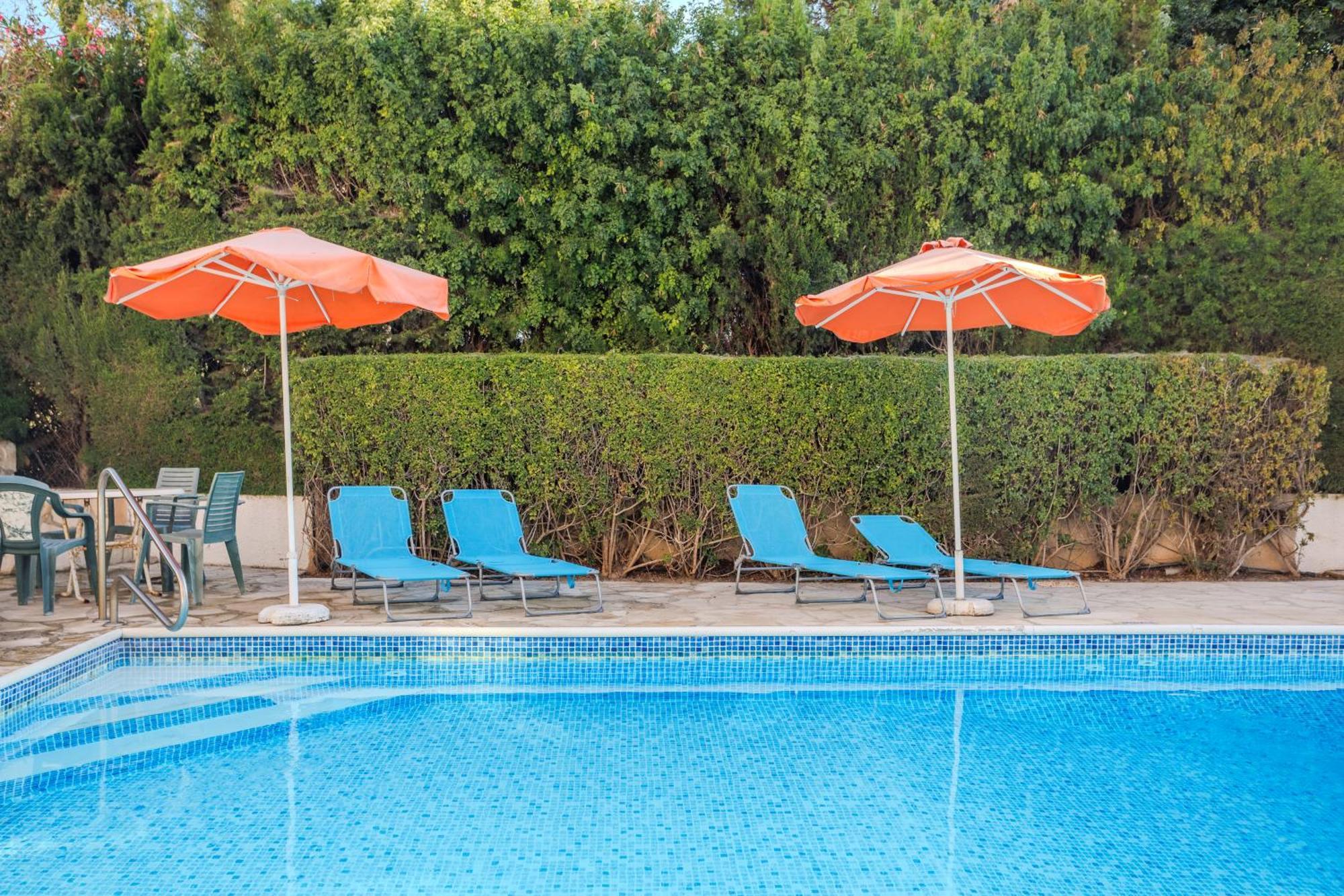 Seaside Sun Kissed House With Pool In Tourist Area *