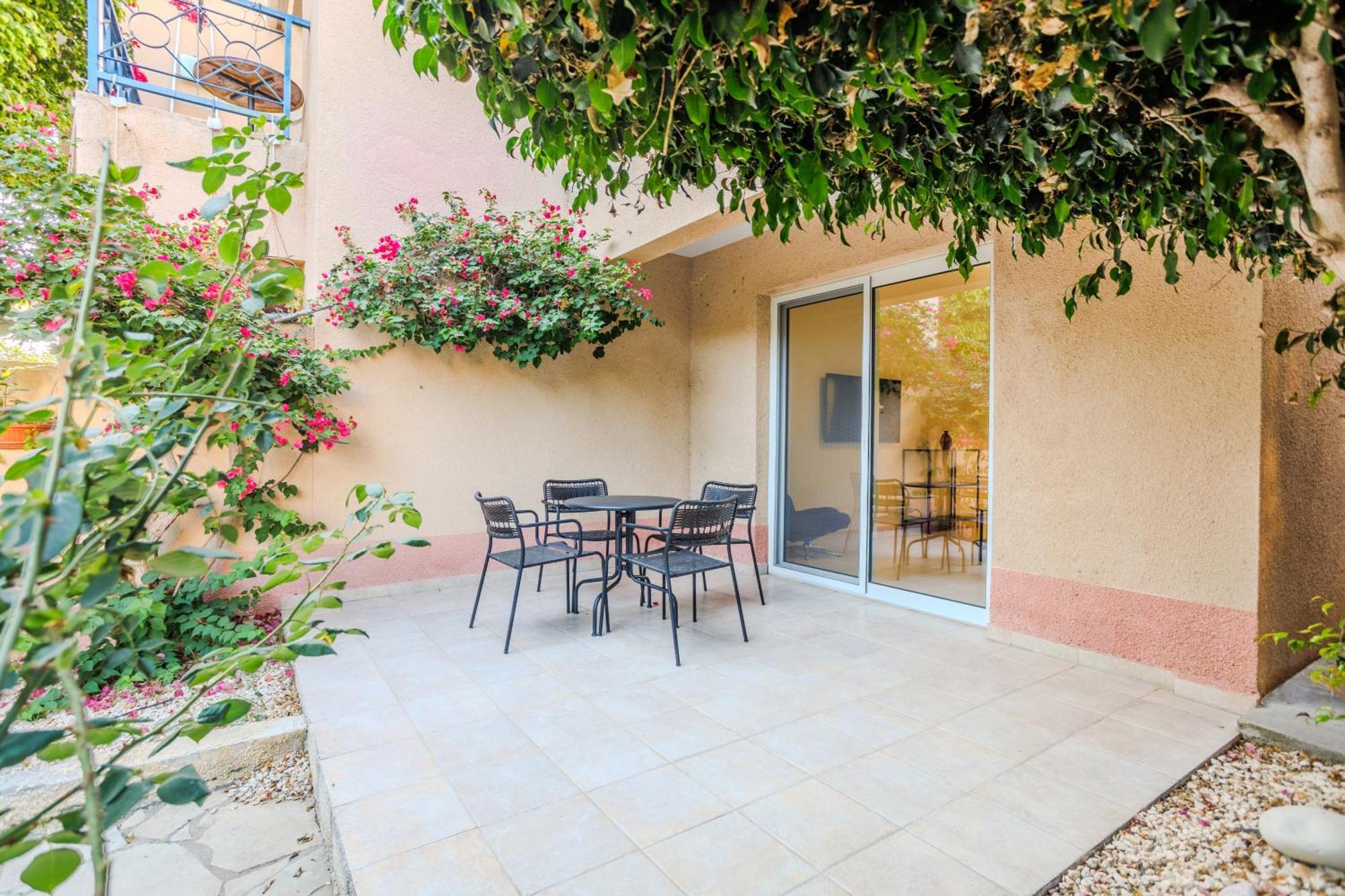 Seaside Sun Kissed House With Pool In Tourist Area Holiday home