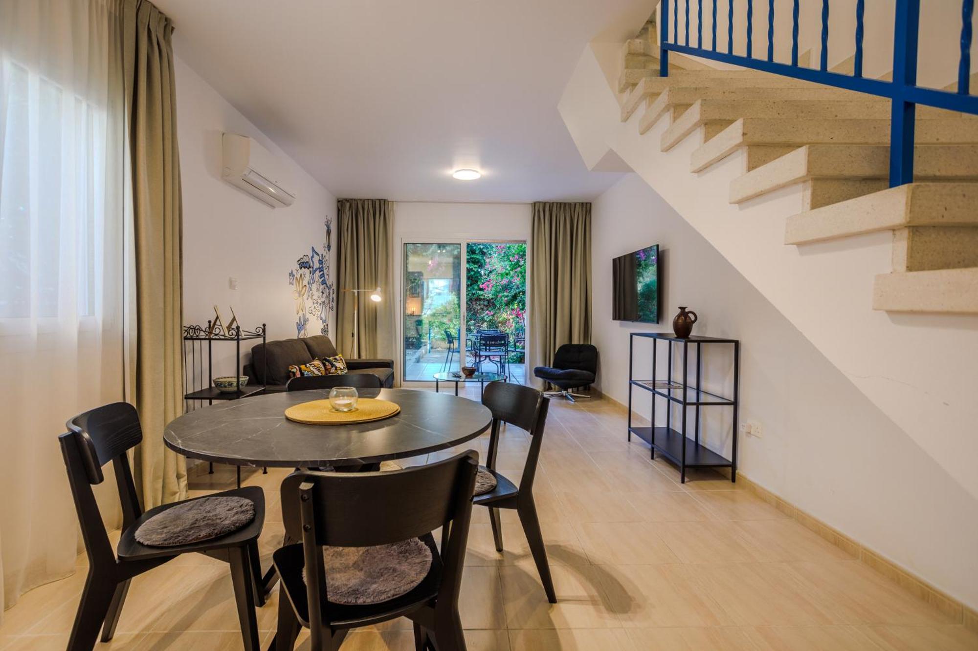 Seaside Sun Kissed House With Pool In Tourist Area Holiday home Paphos