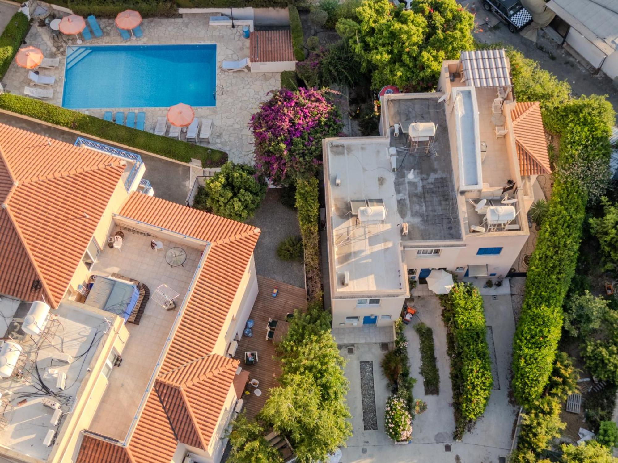 Seaside Sun Kissed House With Pool In Tourist Area Hébergement de vacances *